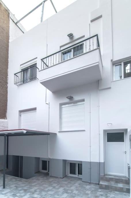 Downtown Rare And Modern Two Storey Building アテネ エクステリア 写真